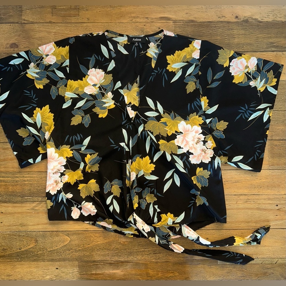 Aakaa Black Greens and Blush Pinks Floral Tie-Front Kimono style Silky Top - Picture 4 of 12